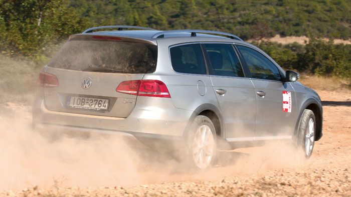 Σε off road διαδρομές δεν θα αντιμετωπίσετε το παραμικρό πρόβλημα μιας και η ανάρτηση σε συνδυασμό με την τετρακίνηση κάνουν θαύματα. 